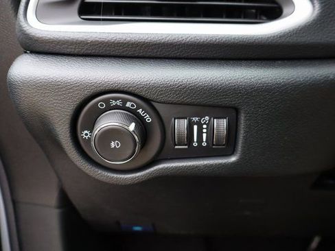 New 2026 Chrysler Pacifica Select image 13