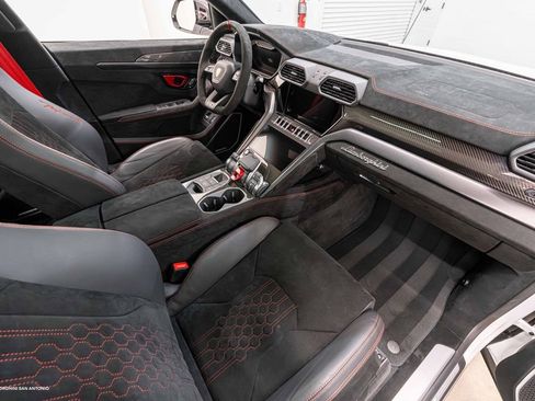 Used 2023 Lamborghini Urus Performante AWD/4WD image 3