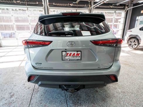 Certified 2022 Toyota Highlander XLE image 4