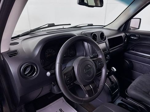 Used 2015 Jeep Patriot Latitude FWD image 11