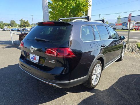Used 2017 Volkswagen Golf Alltrack S image 4