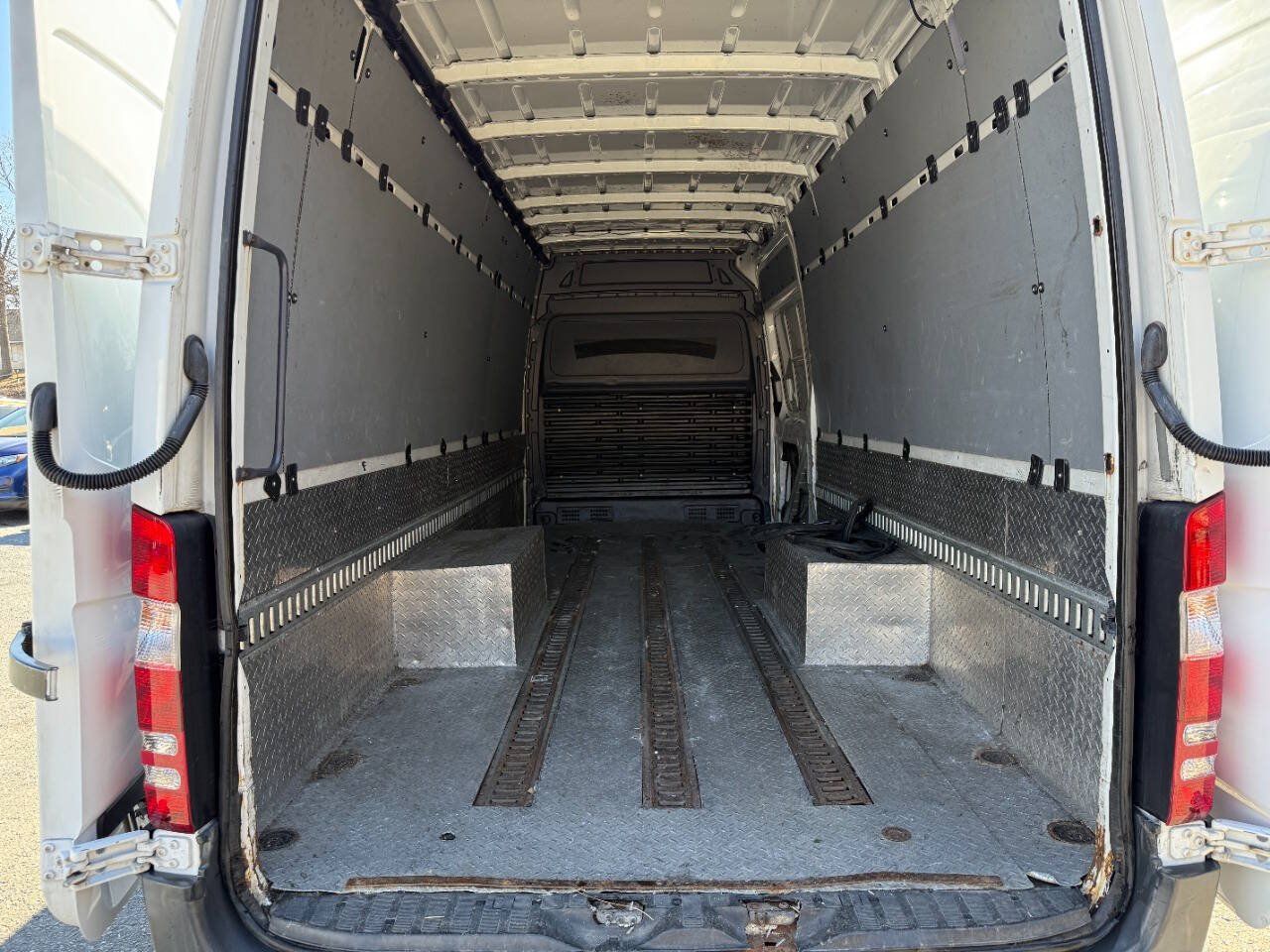Used 2014 Freightliner Sprinter 3500 RWD image 16