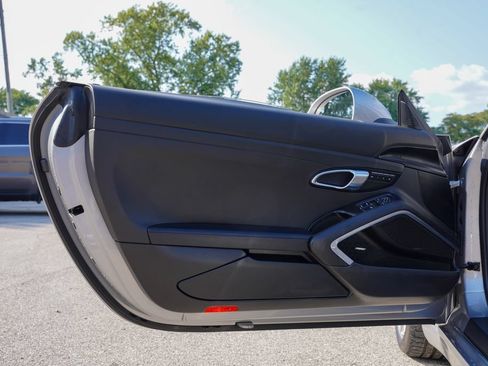 Used 2017 Porsche 911 Carrera RWD image 25