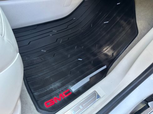 Used 2022 GMC Acadia Denali w/ Denali Technology Package image 36