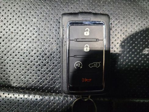 Used 2023 Jeep Grand Cherokee Limited w/ Luxury Tech Group II image 32