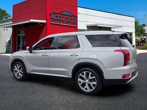 Used 2022 Hyundai Palisade SEL w/ Premium Package FWD image 3