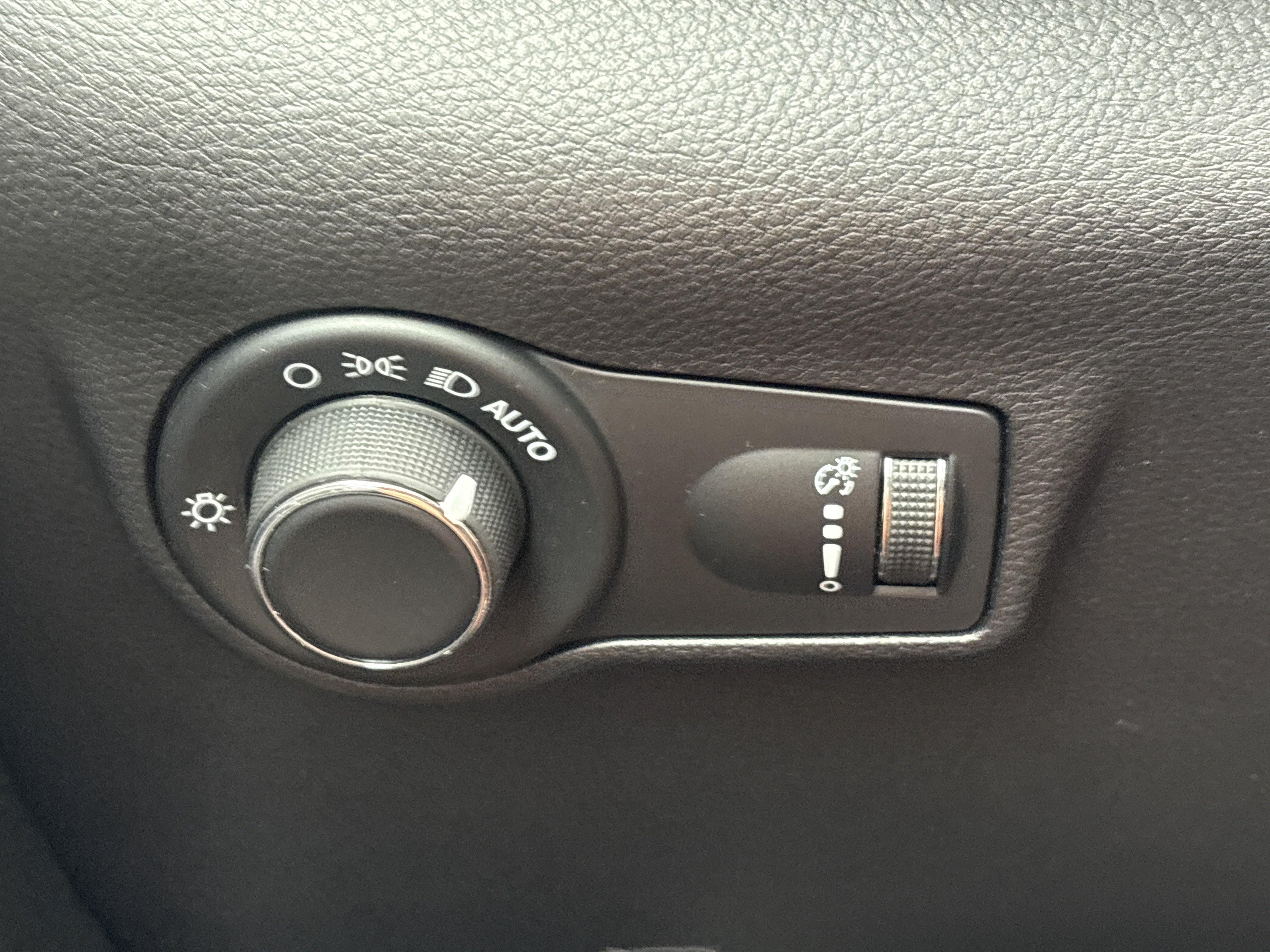 Used 2023 Jeep Compass Sport AWD/4WD image 32