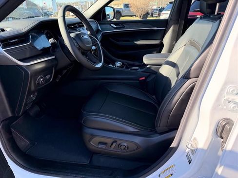 Used 2025 Jeep Grand Cherokee Limited AWD/4WD image 7