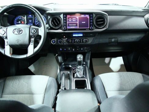 Used 2022 Toyota Tacoma TRD Sport image 4