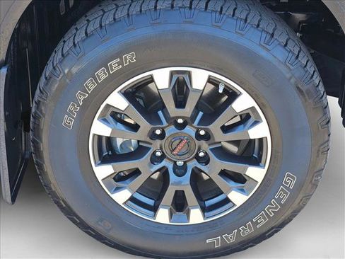 Used 2021 Nissan Titan PRO-4X w/ Pro-4x Convenience Package image 21