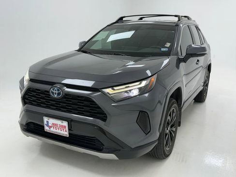 Used 2023 Toyota RAV4 SE AWD/4WD image 4