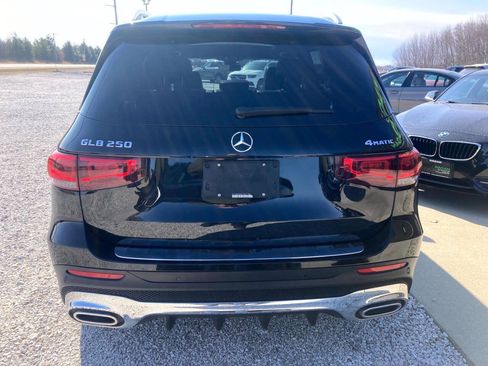 Used 2022 Mercedes-Benz GLB 250 4MATIC image 10