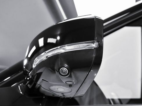 Used 2023 Land Rover Discovery S R-Dynamic image 99