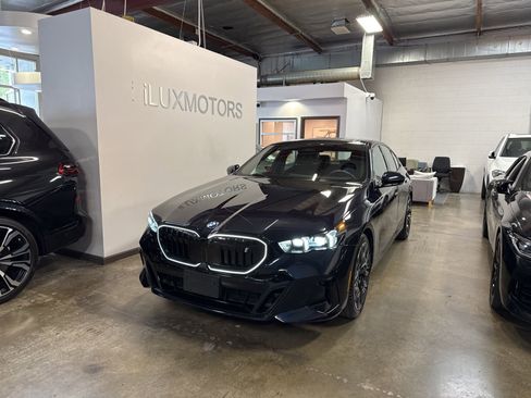 Used 2025 BMW i5 eDrive40i w/ M Sport Package RWD image 1