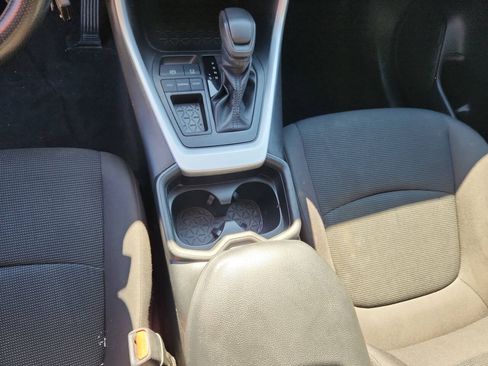 Used 2020 Toyota RAV4 LE FWD image 13