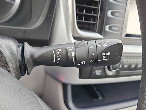 Used 2019 Toyota Highlander LE image 24