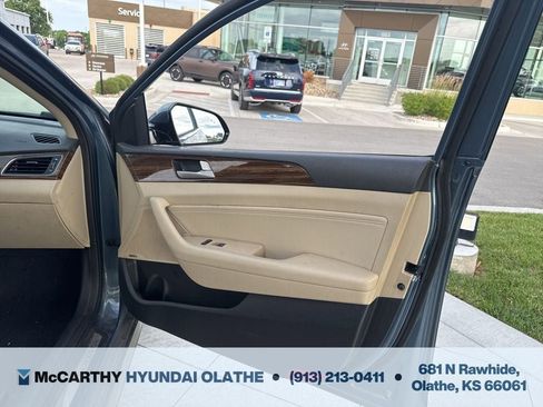 Used 2016 Hyundai Sonata Limited w/ Option Group 05 FWD image 23