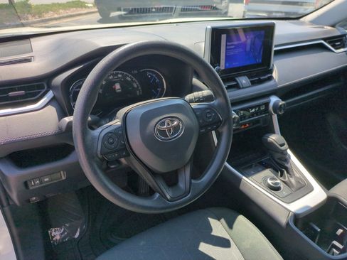 Used 2025 Toyota RAV4 XLE AWD/4WD image 18