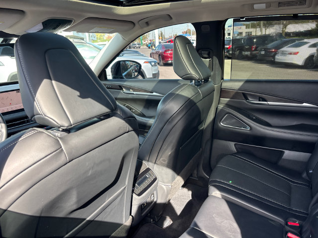 Used 2023 INFINITI QX60 Sensory w/ Vision Package AWD/4WD image 12