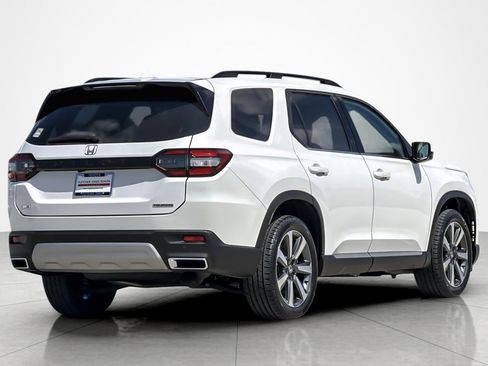 Used 2024 Honda Pilot Touring image 5