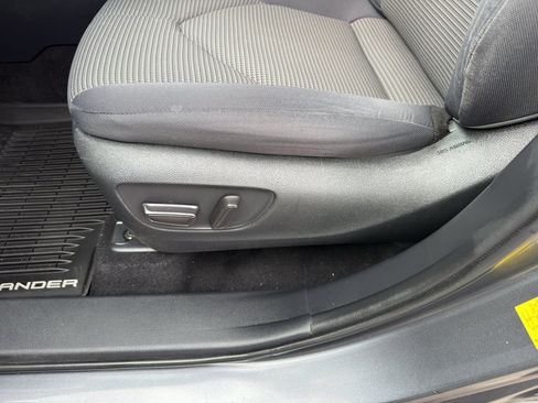 Used 2020 Toyota Highlander LE AWD/4WD image 15