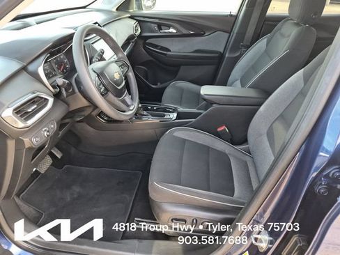Used 2022 Chevrolet TrailBlazer LT FWD image 17
