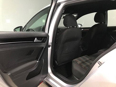Used 2017 Volkswagen GTI SE image 18