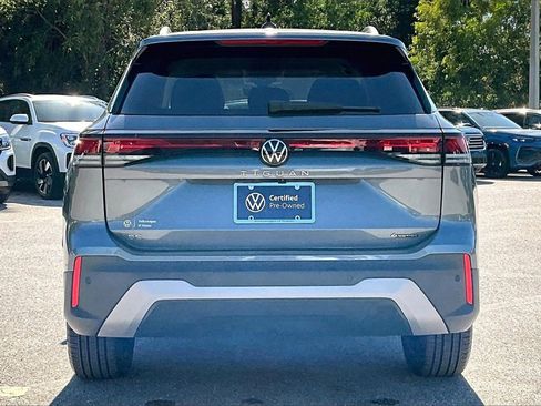 Certified 2025 Volkswagen Tiguan SE image 6