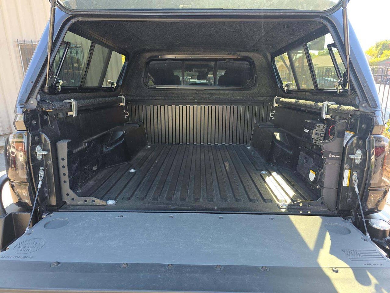 Used 2021 Toyota Tacoma TRD Off-Road w/ Technology Package AWD/4WD image 17