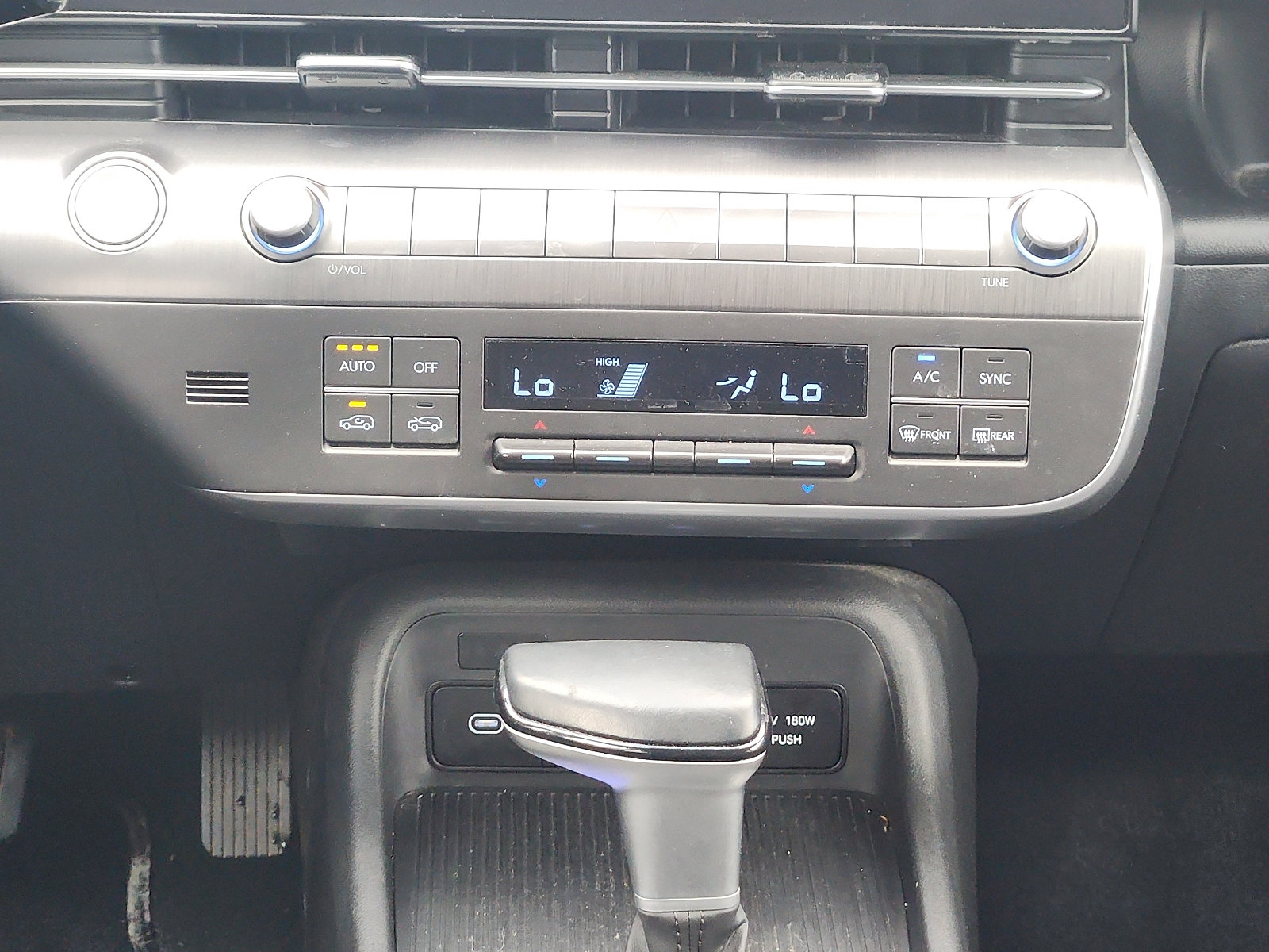 Certified 2024 Hyundai Kona SEL AWD/4WD image 17