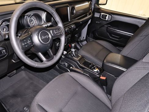 Used 2023 Jeep Gladiator Willys image 29