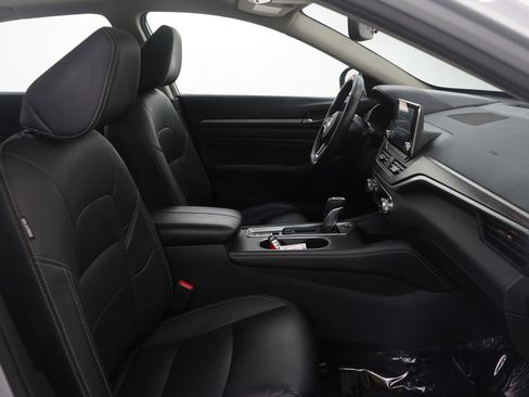 Used 2019 Nissan Altima 2.5 Platinum image 12