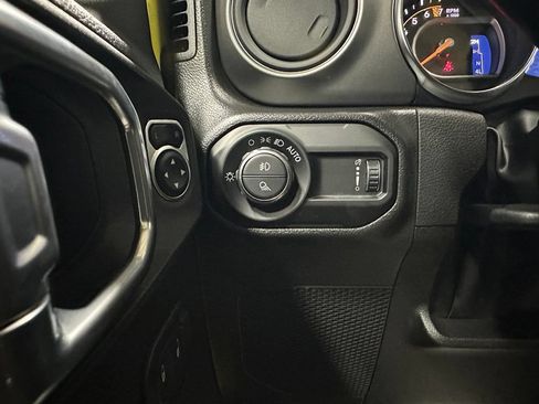 Used 2023 Jeep Gladiator Sport AWD/4WD image 17