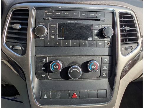 Used 2012 Jeep Grand Cherokee Laredo w/ Laredo E Group image 21