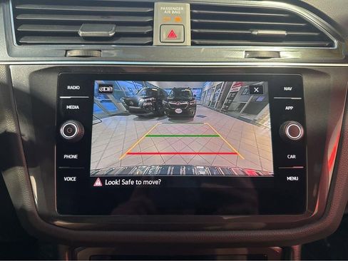 Used 2022 Volkswagen Tiguan SEL R-Line AWD/4WD image 22