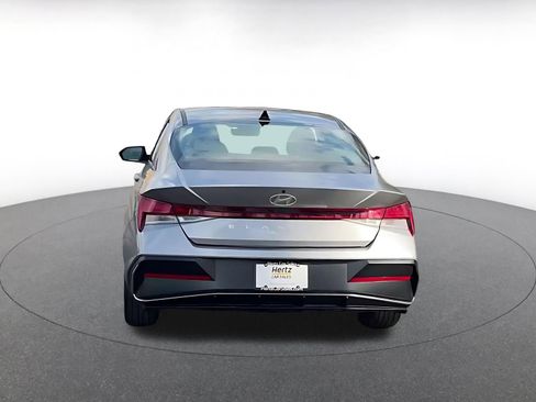 Used 2025 Hyundai Elantra SEL image 12