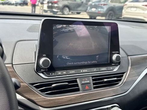 Used 2025 Nissan Altima 2.5 SV image 20