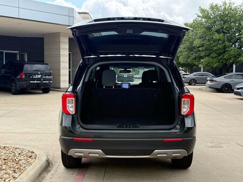 Used 2022 Ford Explorer XLT w/ Equipment Group 202A image 5