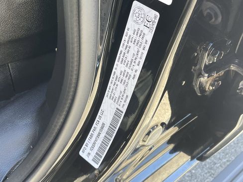 Used 2022 RAM 1500 Limited w/ Body-Colour Bumper Group image 33