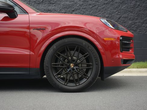 Certified 2025 Porsche Cayenne S AWD/4WD image 45