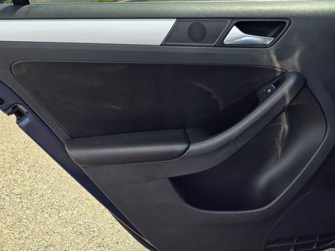 Used 2013 Volkswagen Jetta SE FWD image 16