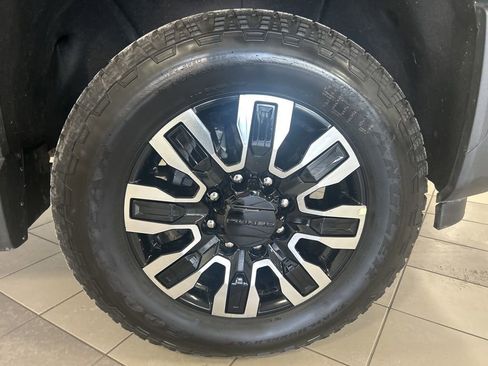 Used 2025 GMC Sierra 3500 Denali Ultimate image 9