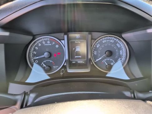 Used 2022 Toyota Tacoma TRD Off-Road w/ TRD Premium Off Road Package AWD/4WD image 19