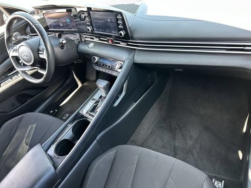 Used 2022 Hyundai Elantra SEL w/ Convenience Package FWD image 11