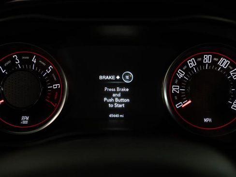 Used 2017 Dodge Challenger SXT image 12