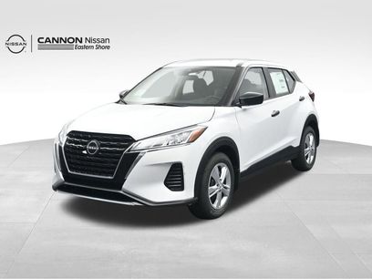 New 2025 Nissan Kicks Play S
