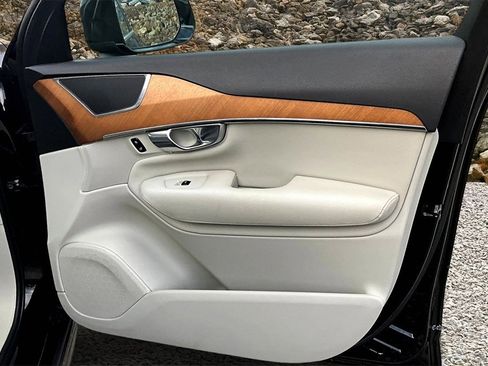 Used 2021 Volvo XC90 T6 Momentum w/ Protection Package Premier image 22