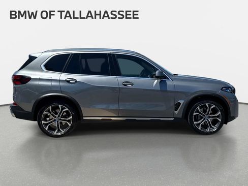 Used 2024 BMW X5 xDrive40i w/ Premium Package AWD/4WD image 4