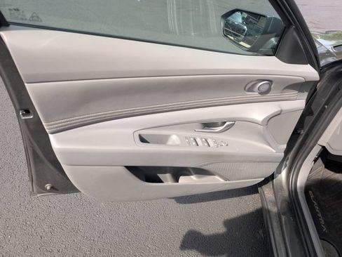Certified 2025 Hyundai Elantra SEL FWD image 12