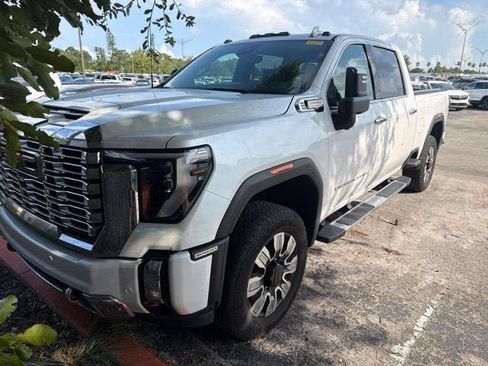 Used 2024 GMC Sierra 2500 Denali w/ Denali Reserve Package AWD/4WD image 4